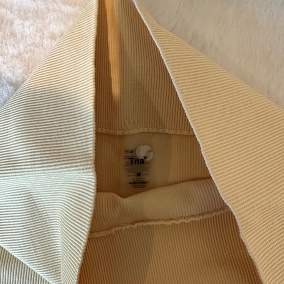 Aritzia TNA Ribbed Bike Shorts - Picture 4 of 4